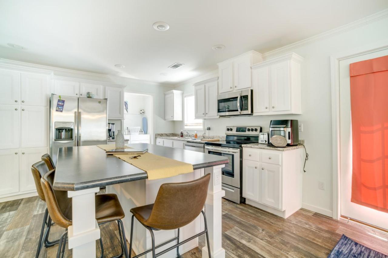 Charleston Home With Porch - 3 Mi To Folly Beach! Luaran gambar