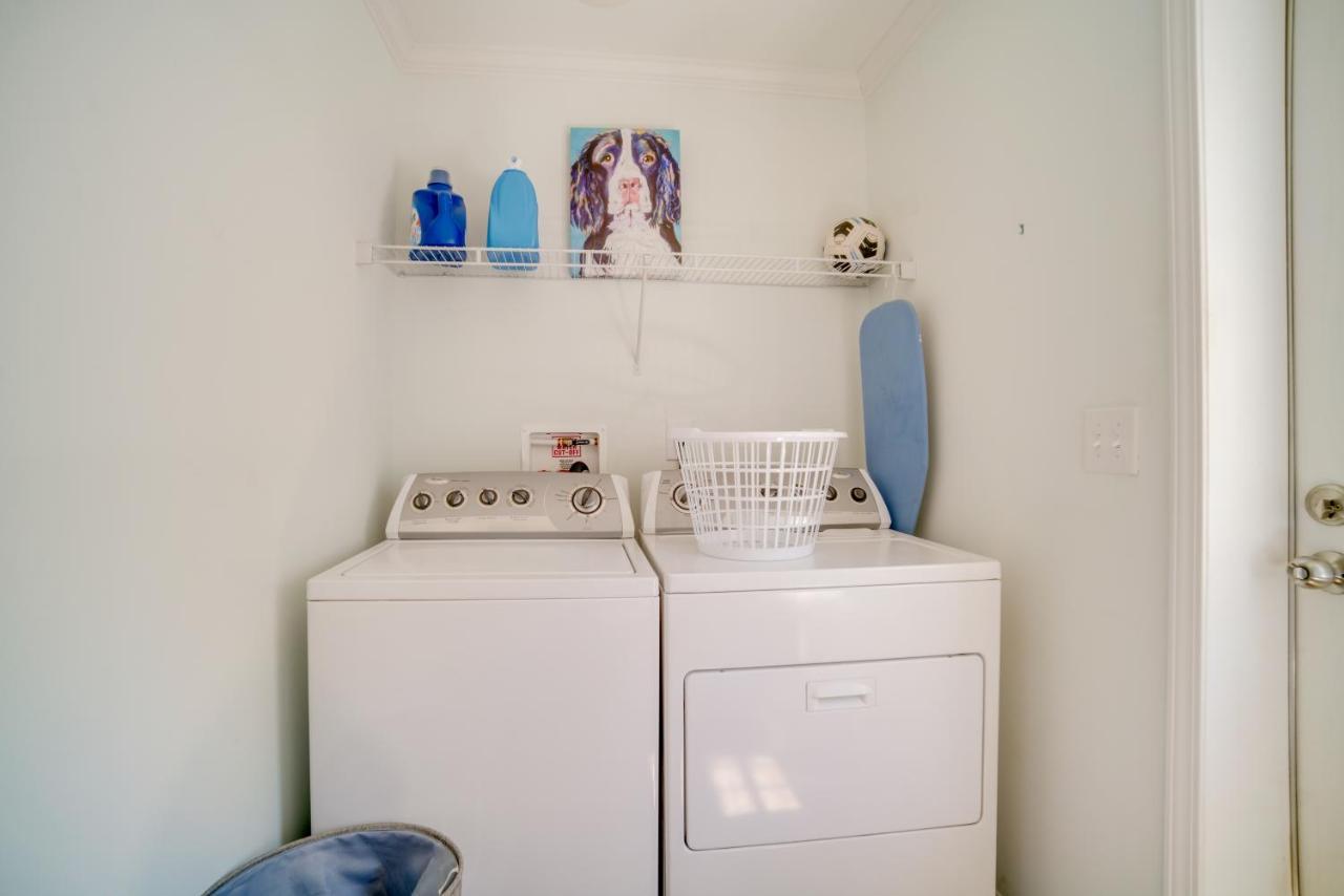 Charleston Home With Porch - 3 Mi To Folly Beach! Luaran gambar